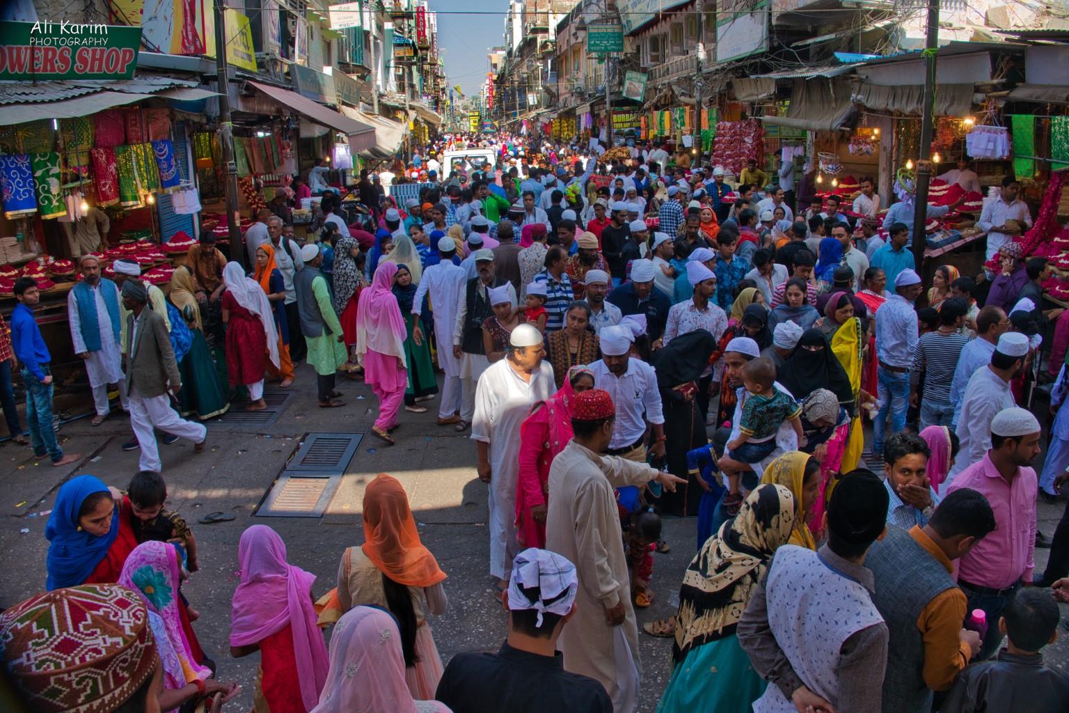 Busy & colorful bazaar leading to the Dargah Pushkar, Rajasthan Busy & colorful bazaar leading to the Dargah