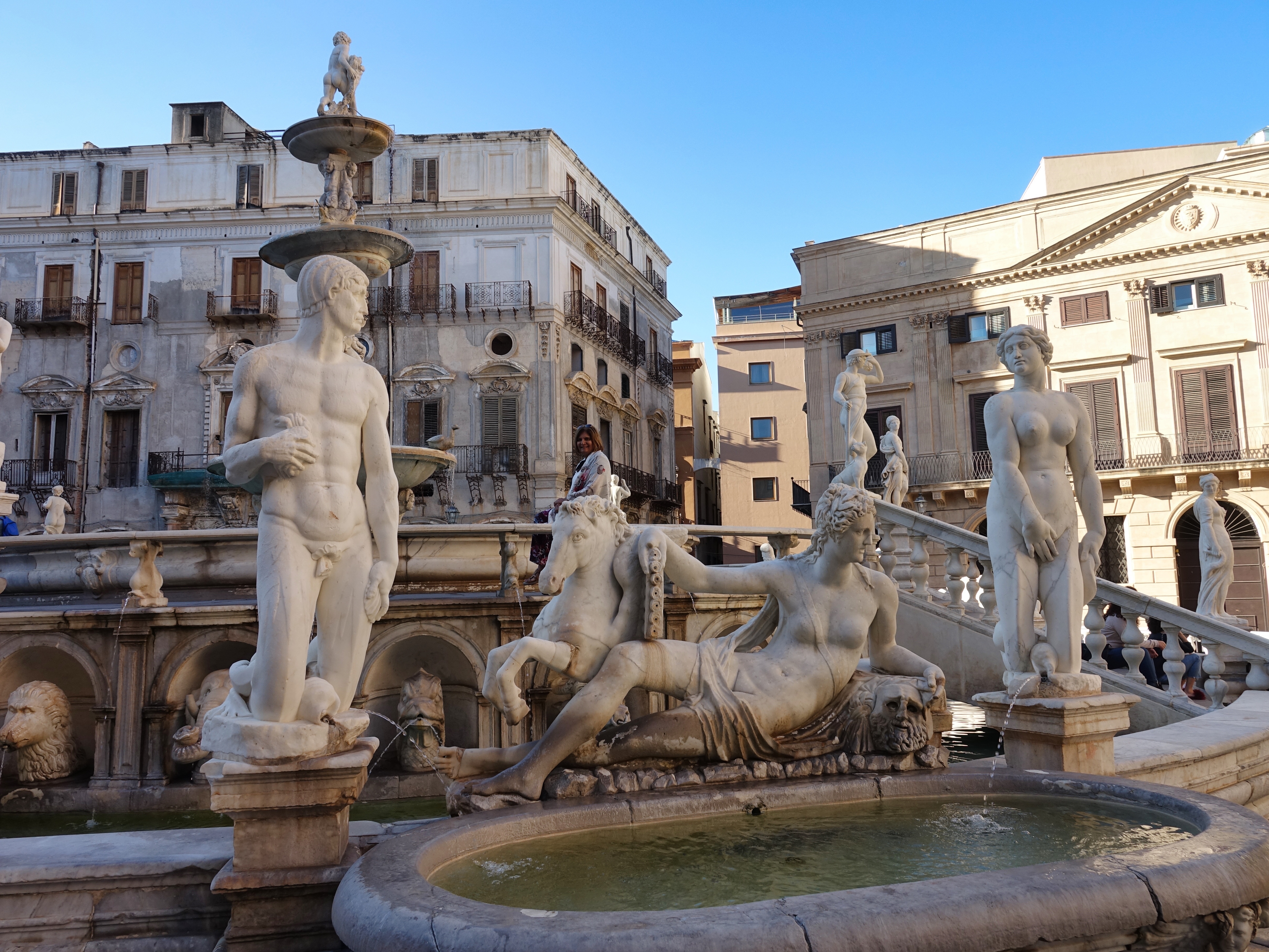 Plazas, fountains and statues everywhere Plazas, fountains and statues everywhere