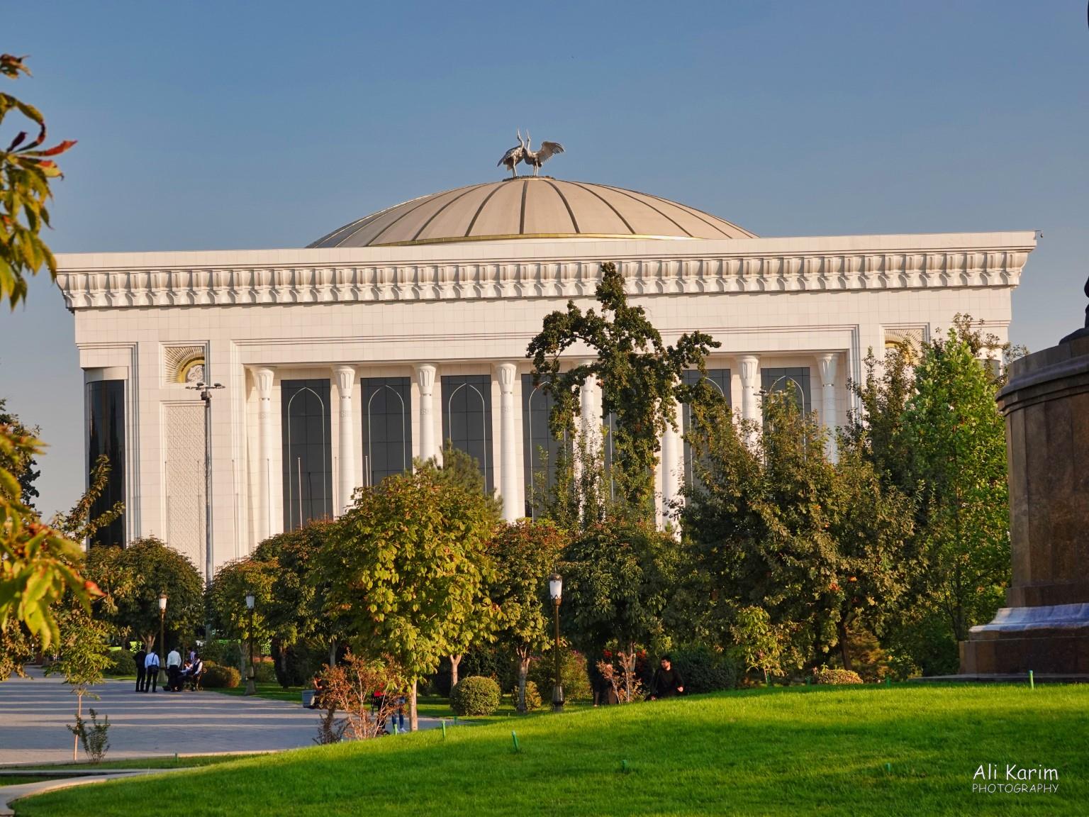 Tashkent, Oct 2019, Another interesting building in Amir Timur Square