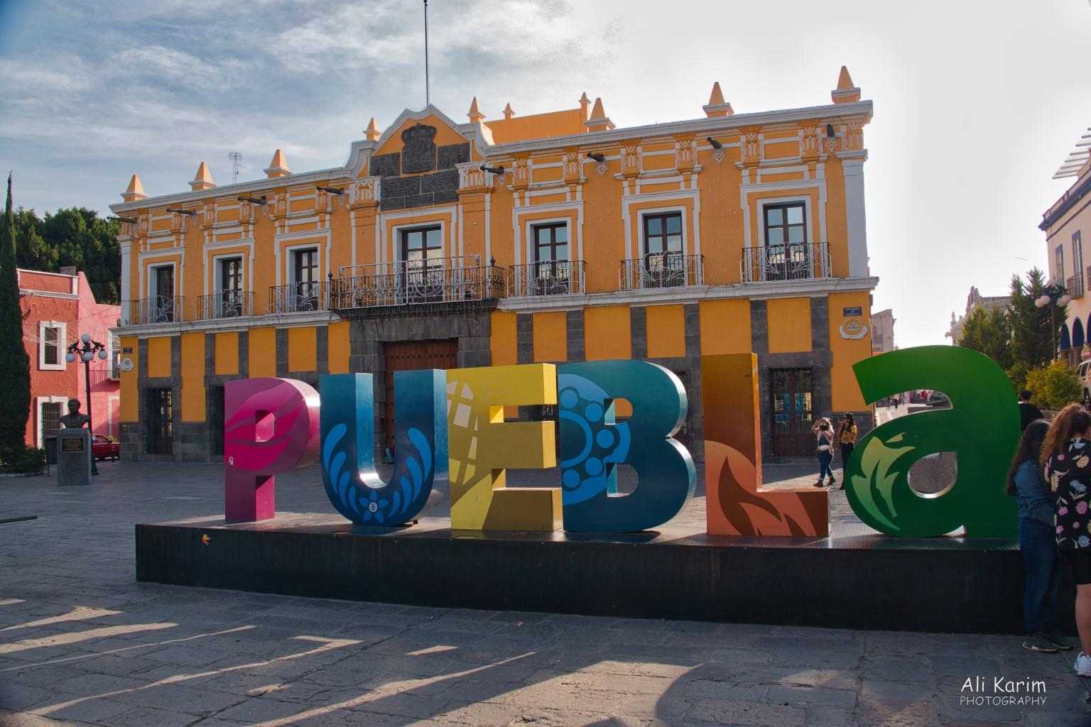 Puebla Teatro, with inscription “The good art ennobles people” Puebla, Mexico Dec 2020, Puebla Teatro, with inscription “The good art ennobles people”