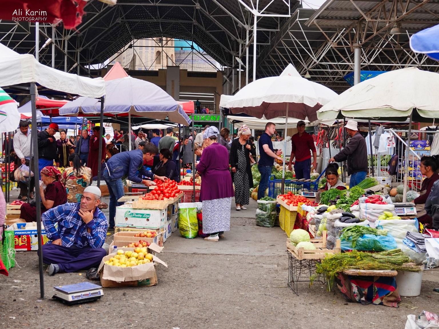 Busy market extended indoors More Samarkand, Busy market extended indoors