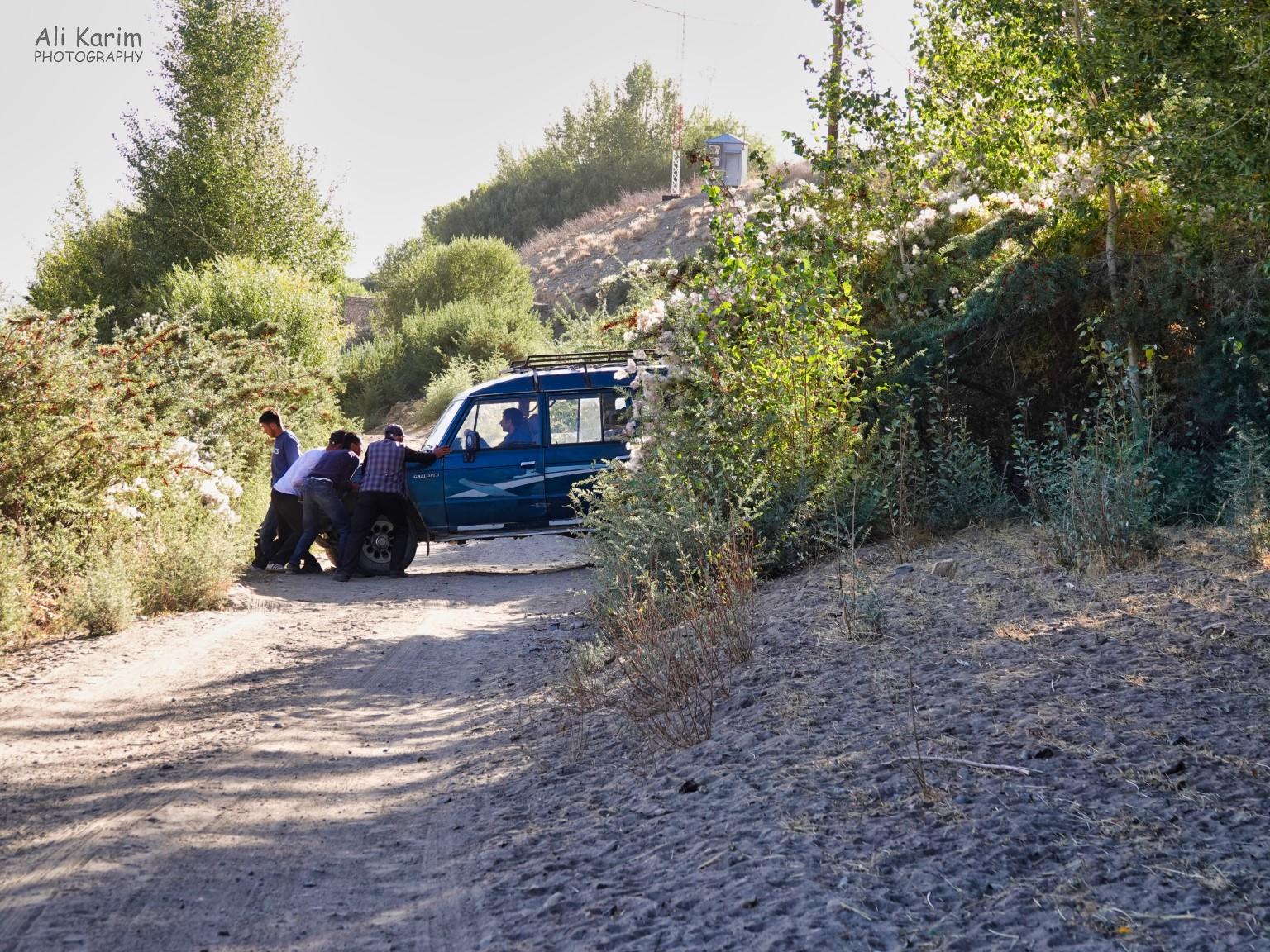 Stopped here to help this disabled vehicle by towing and clutch-starting it with our Landcruiser Langar, Bulunkul Tajikistan, Stopped here to help this disabled vehicle by towing and clutch-starting it with our Landcruiser