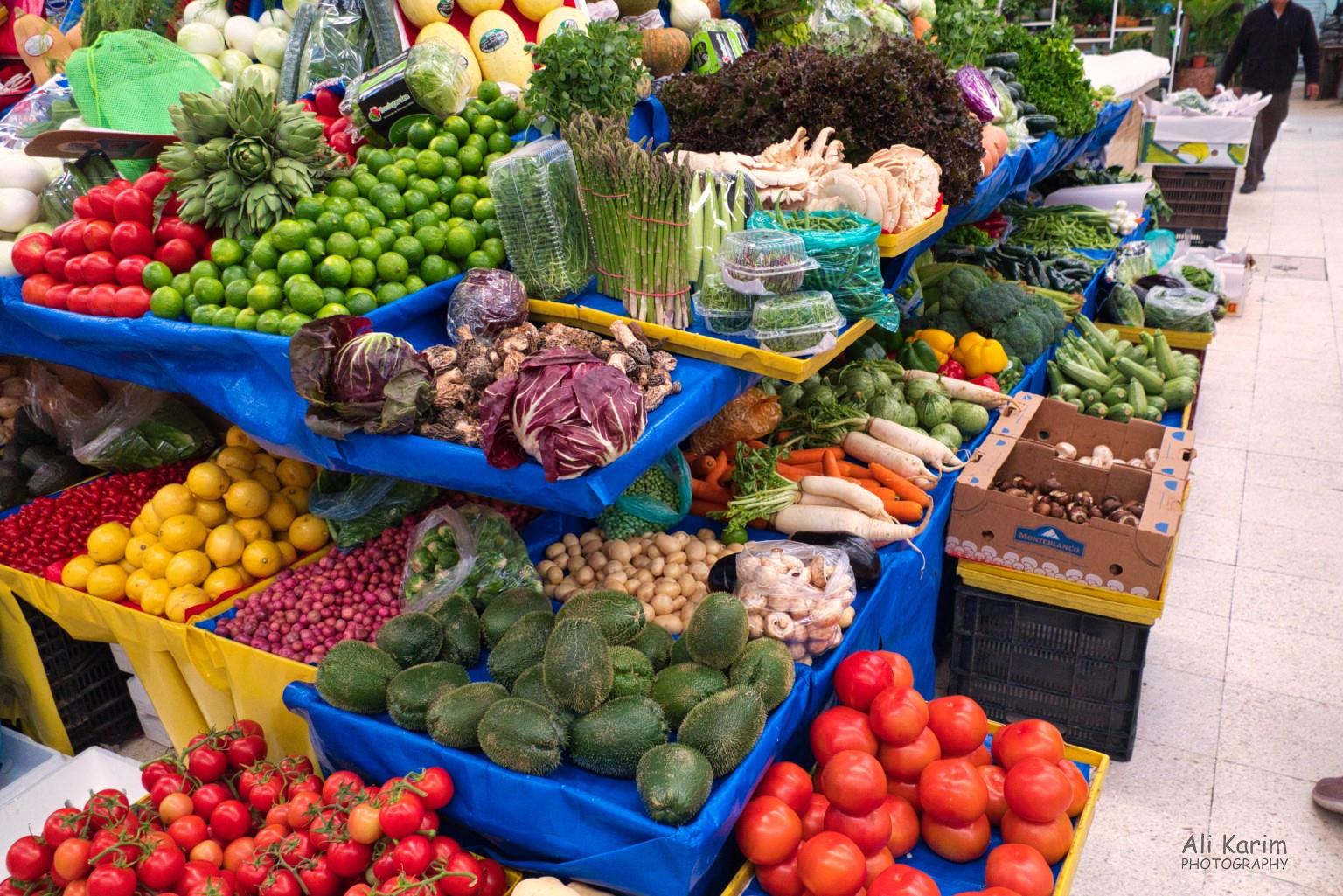 Any idea what this dark green vegetable is towards the bottom of the image? Mexico City, Mexico, Dec 2019, Any idea what this dark green vegetable is towards the bottom of the image?