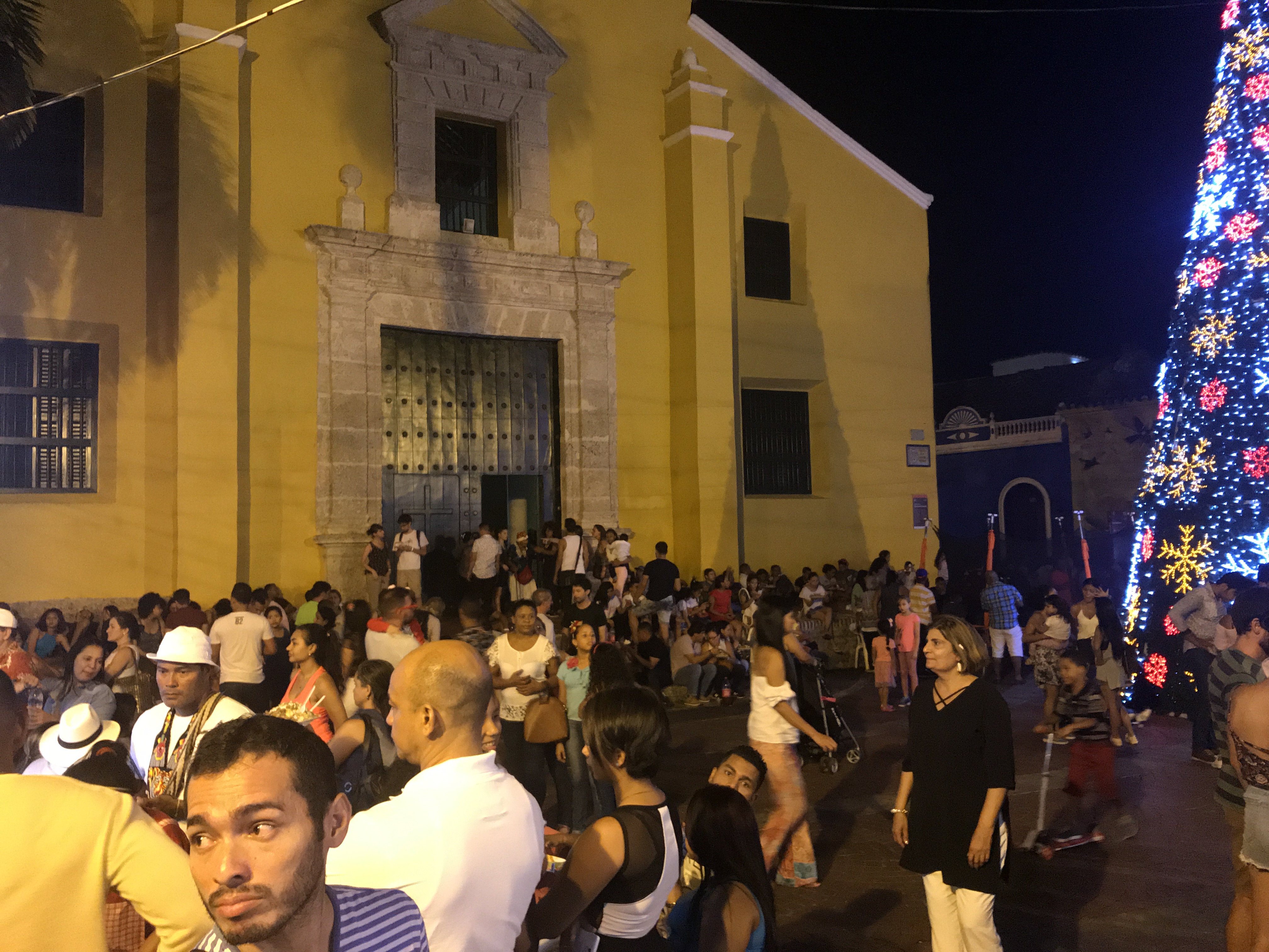 Crowds outside Iglesia Trinidad in Getsemani