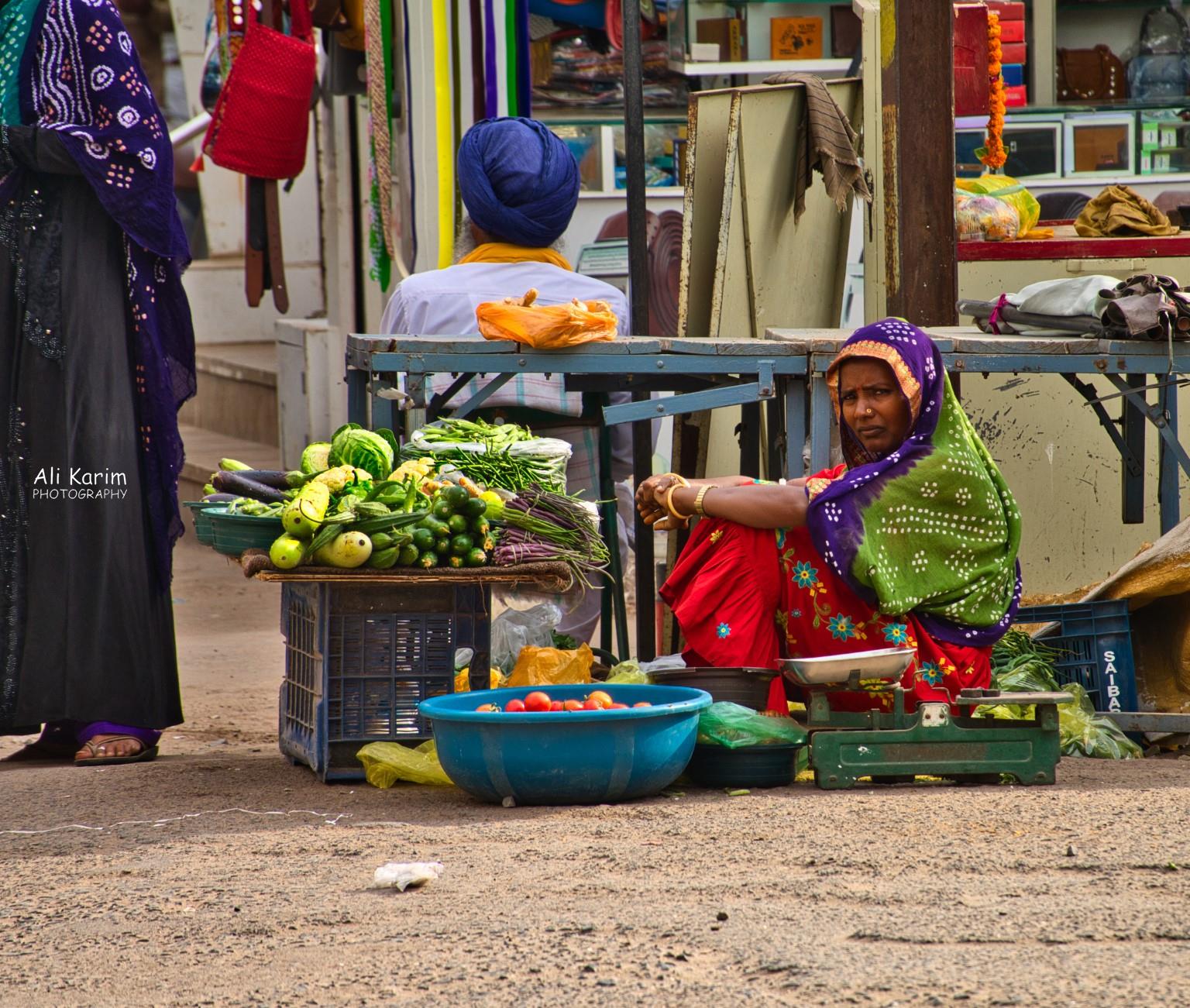 Small stand More Bhuj Small stand