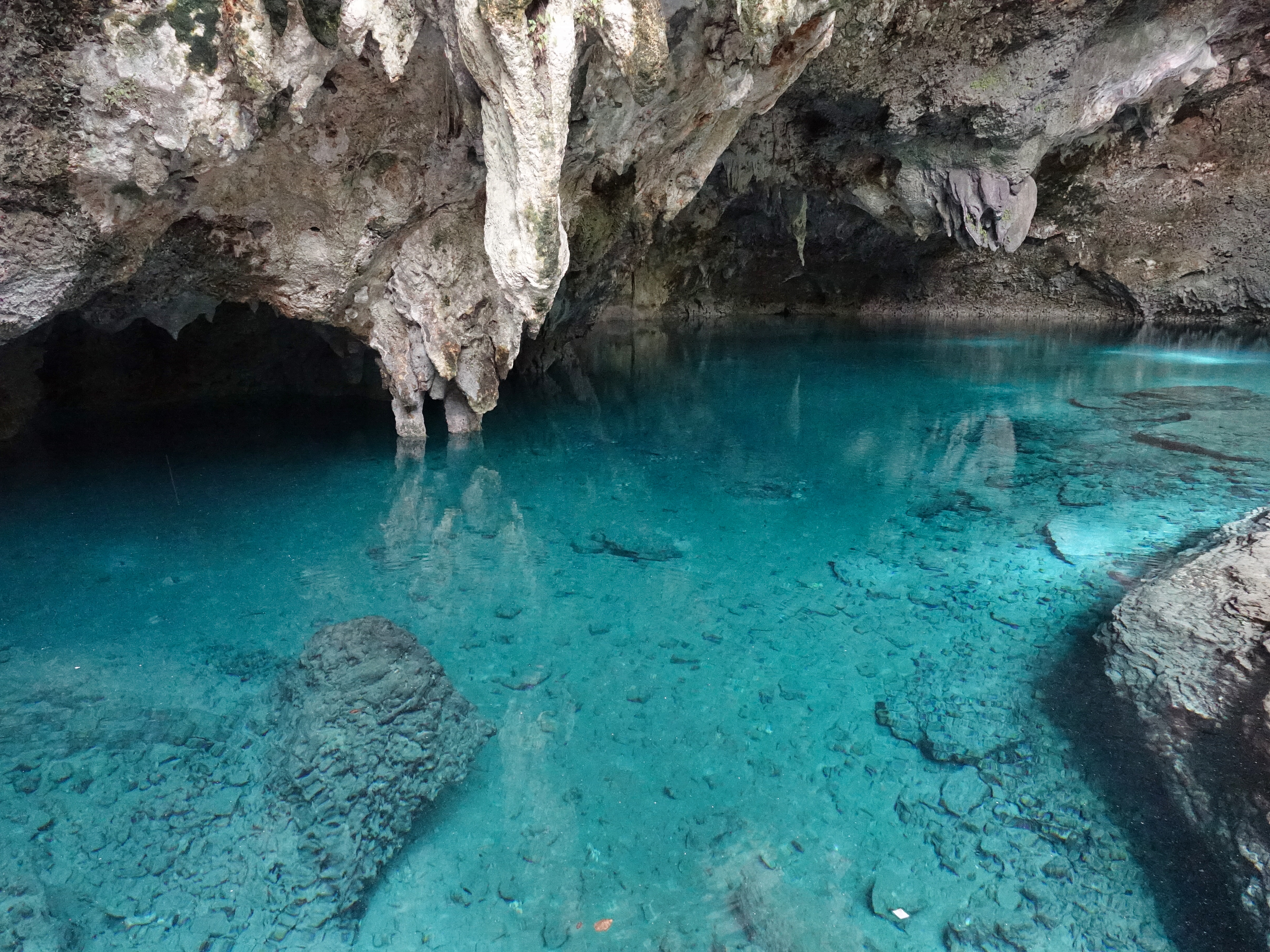 Clear blue fresh water of Lago Azul Clear blue fresh water of Lago Azul