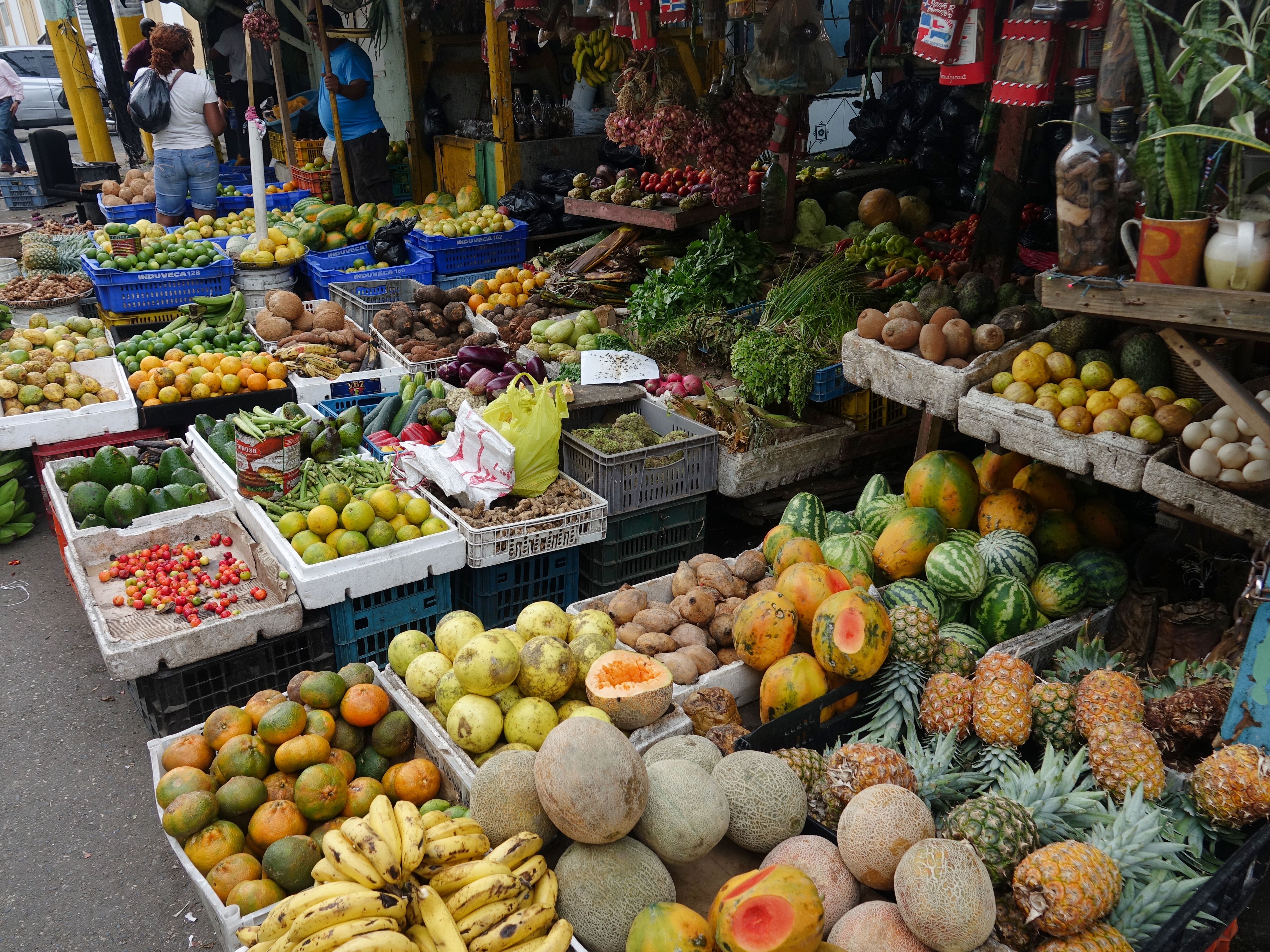 Fresh fruits & vegetables Fresh fruits & vegetables