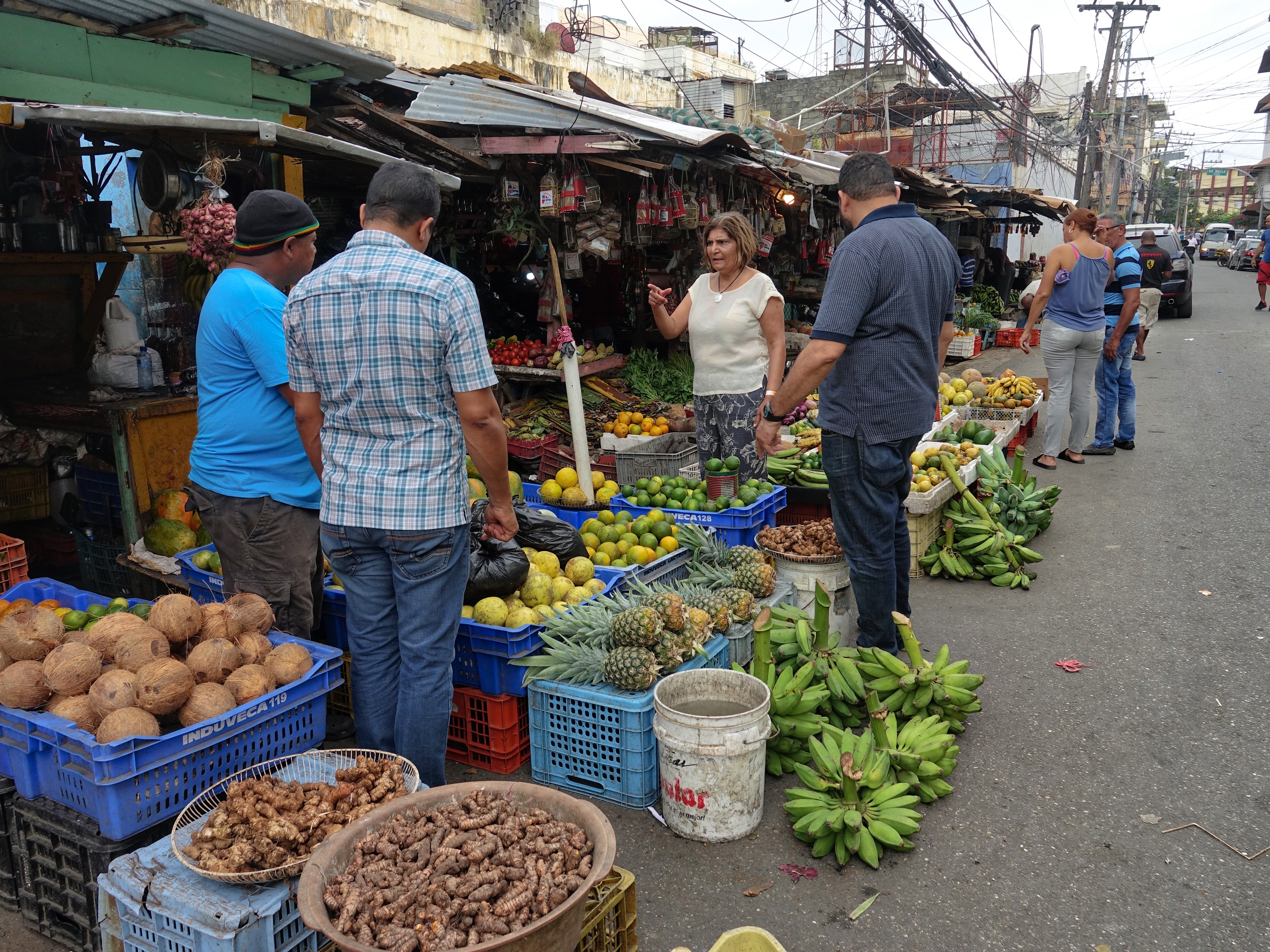 Negotiations under way at the market Negotiations under way at the market