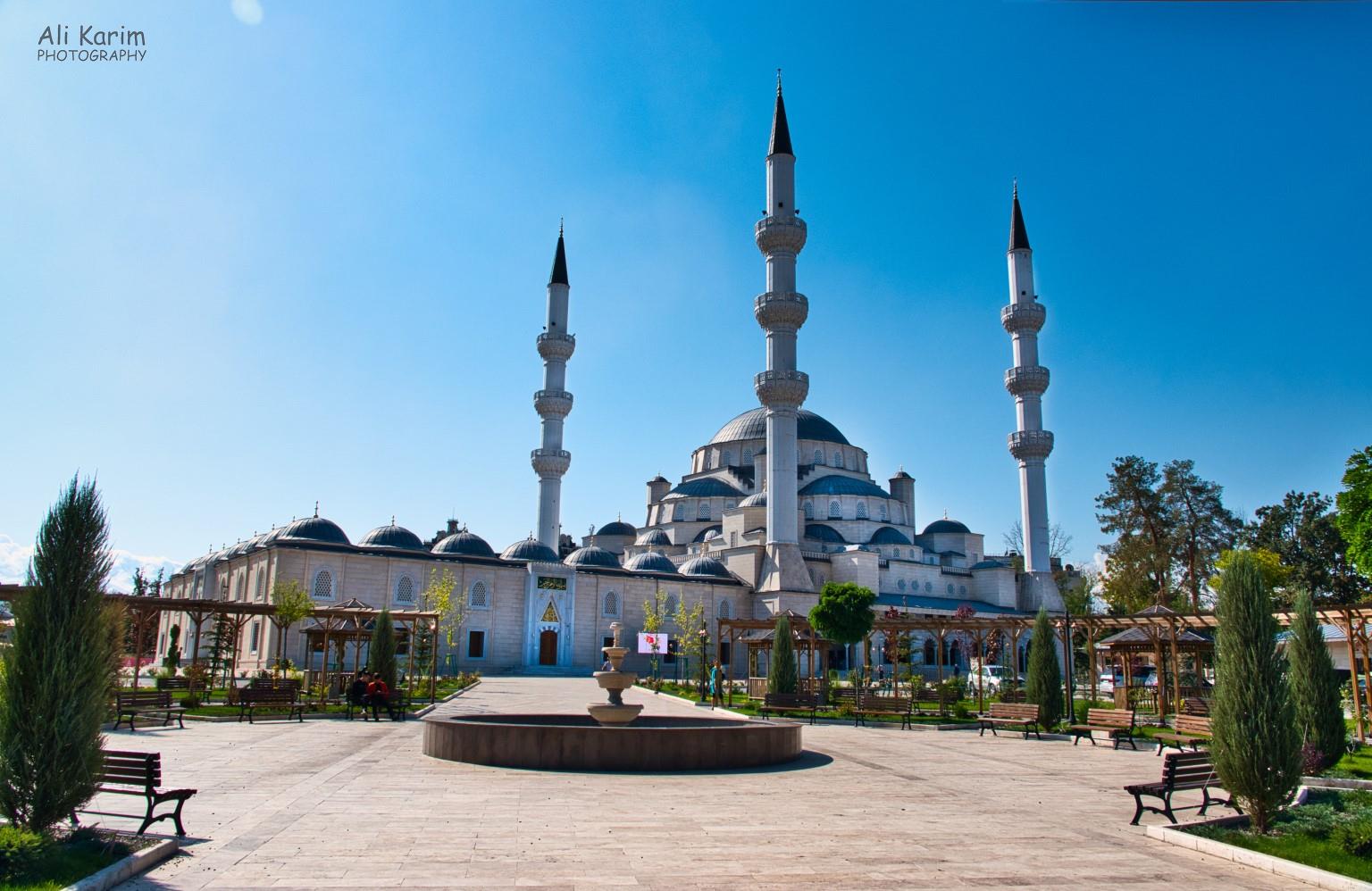 Impressive new Central mosque; resemblance to the Blue mosque Silk Road 14 Bishkek Impressive new Central mosque; resemblance to the Blue mosque