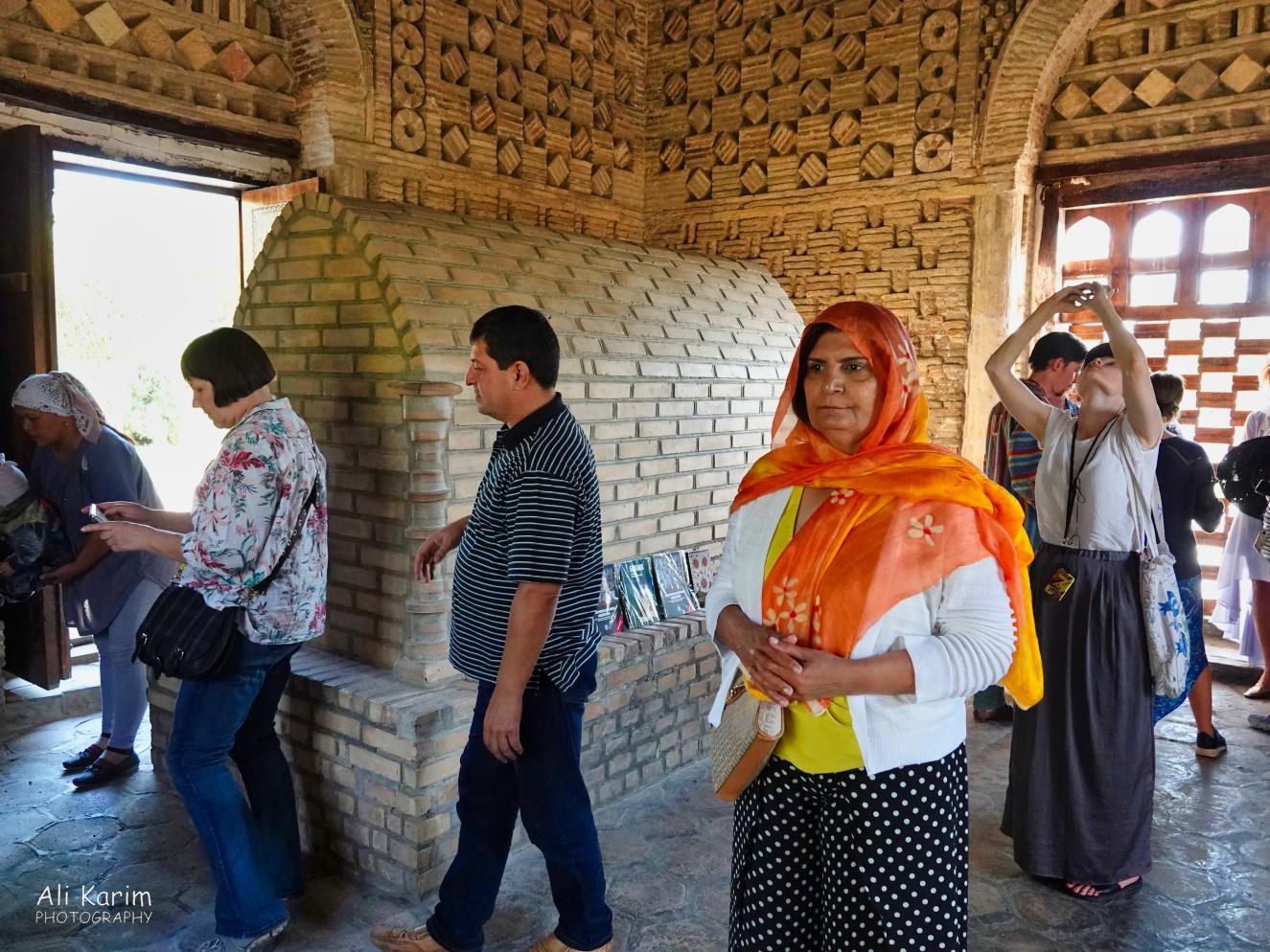 Simple tomb inside the mausoleum of Ismoil Somoni; note the brickwork inside Bukhara, Oct 2019, Simple tomb inside the mausoleum of Ismoil Somoni; note the brickwork inside