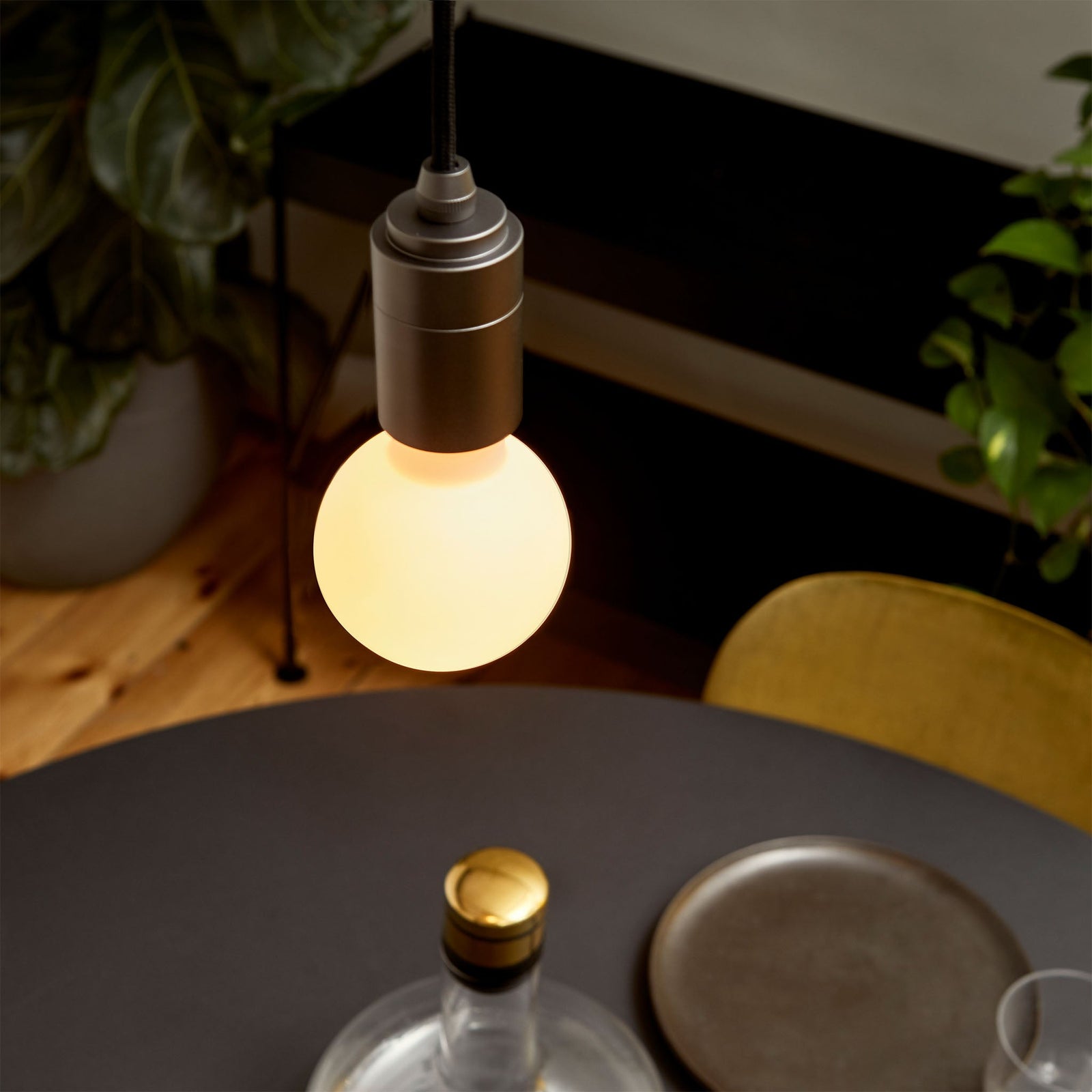 Shere II 6W WoD 2000K to 2800K E27 Matte Porcelain LED Bulb